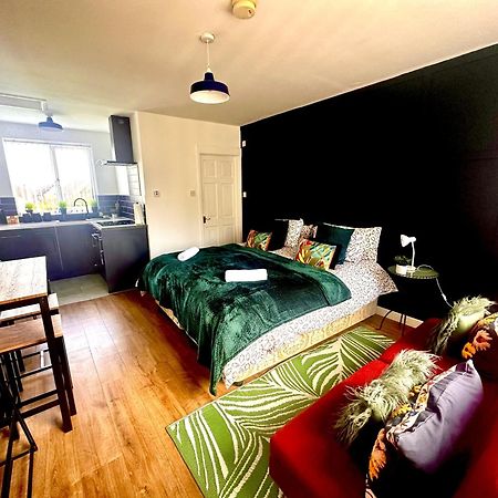 Studio Annexe By Papermill, Deeside - En-Suite, เฮสวอลล์ ภายนอก รูปภาพ